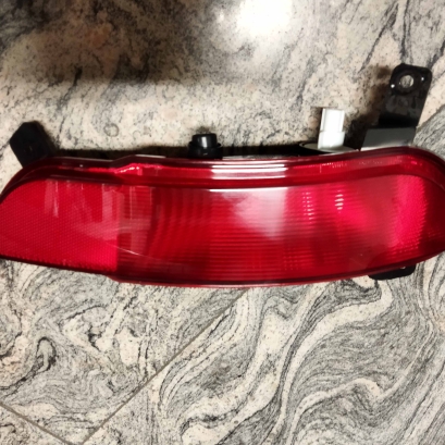 مه شکن عقب روی سپر فیدیلیتی  مه شکن عقب روی سپر فیدیلیتی