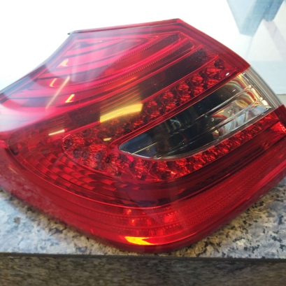 چراغ عقب هیوندای جنسیس سدان مدل 2010 تا 2013  چراغ عقب هیوندای جنسیس سدان مدل 2010 تا 2013