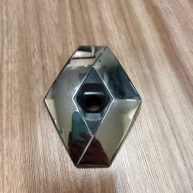 آرم رنو روی صندوق عقب تالیسمان 